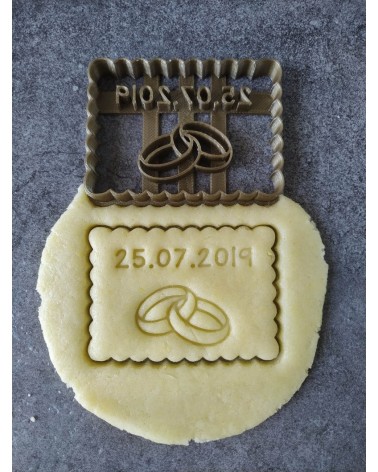 Biscuit sablé petit beurre avec des anneaux de fiançailles personnalisé avec une date