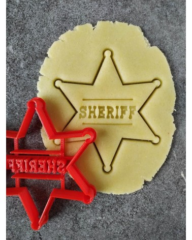 Biscuit sablé en forme d'étoile de shériff personnalisé avec un prénom