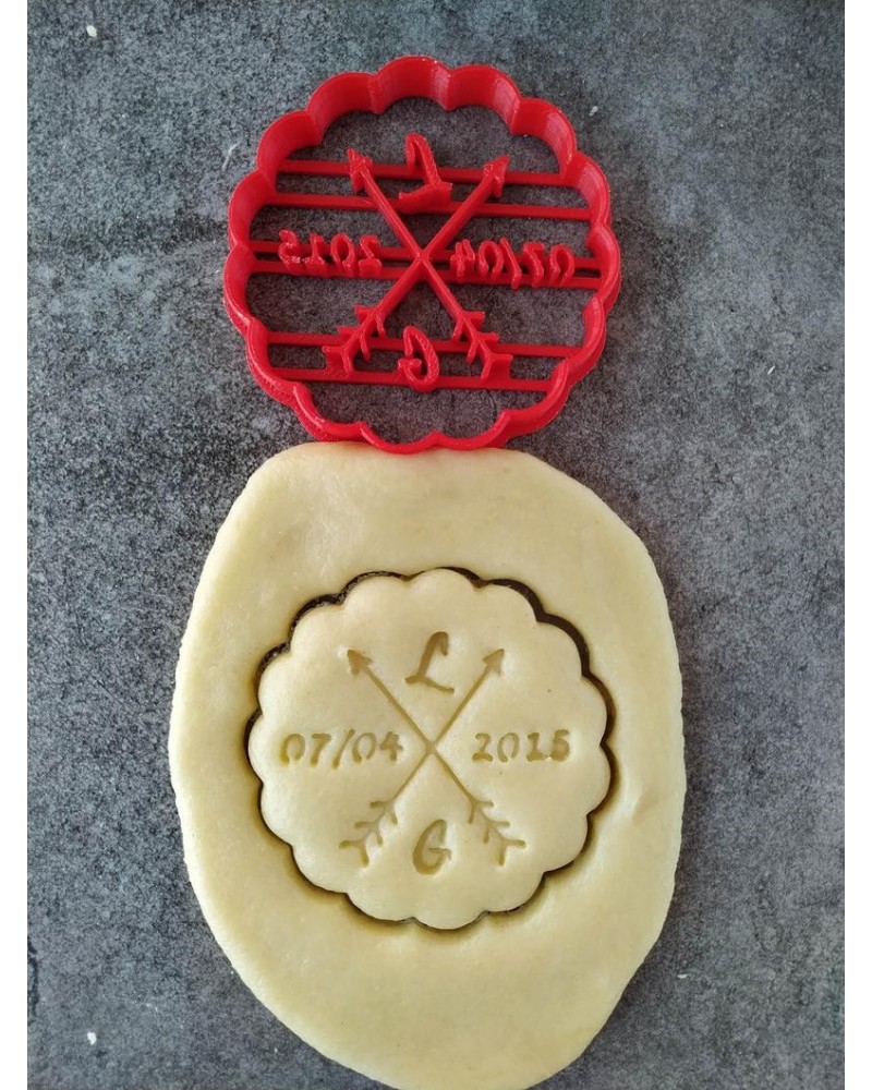 Biscuit sablé cannelé avec des flèches bohème personnalisé avec des initiales et une date