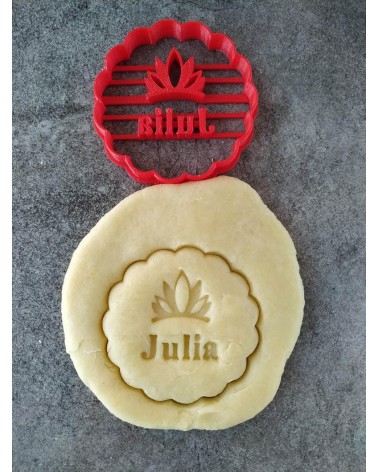 Biscuit sablé cannelé avec un diadème de princesse personnalisé avec un prénom