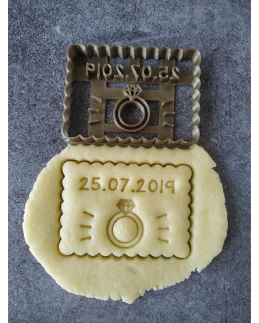 Biscuit sablé petit beurre avec une bague de mariée personnalisé avec une date