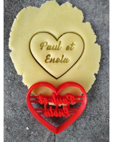 Biscuit sablé en forme de coeur personnalisé avec des prénoms